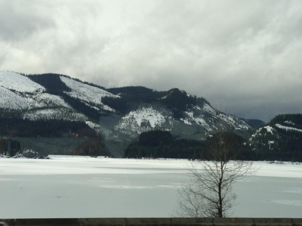 A highway pass through the mountains