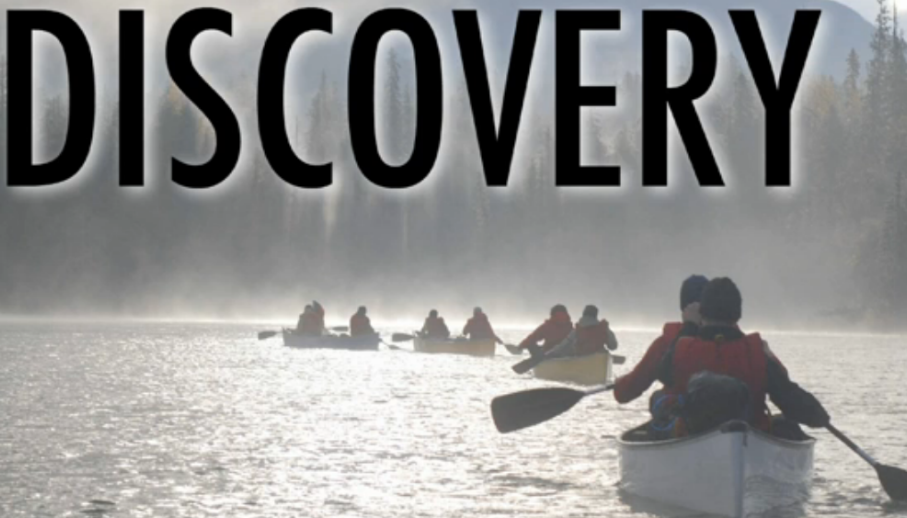 Discovery+10+students+canoe+in+the+Sayward+Loop