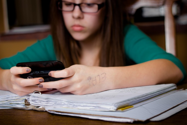 Students become less attentive to important tasks as social media consumes their time and energy.