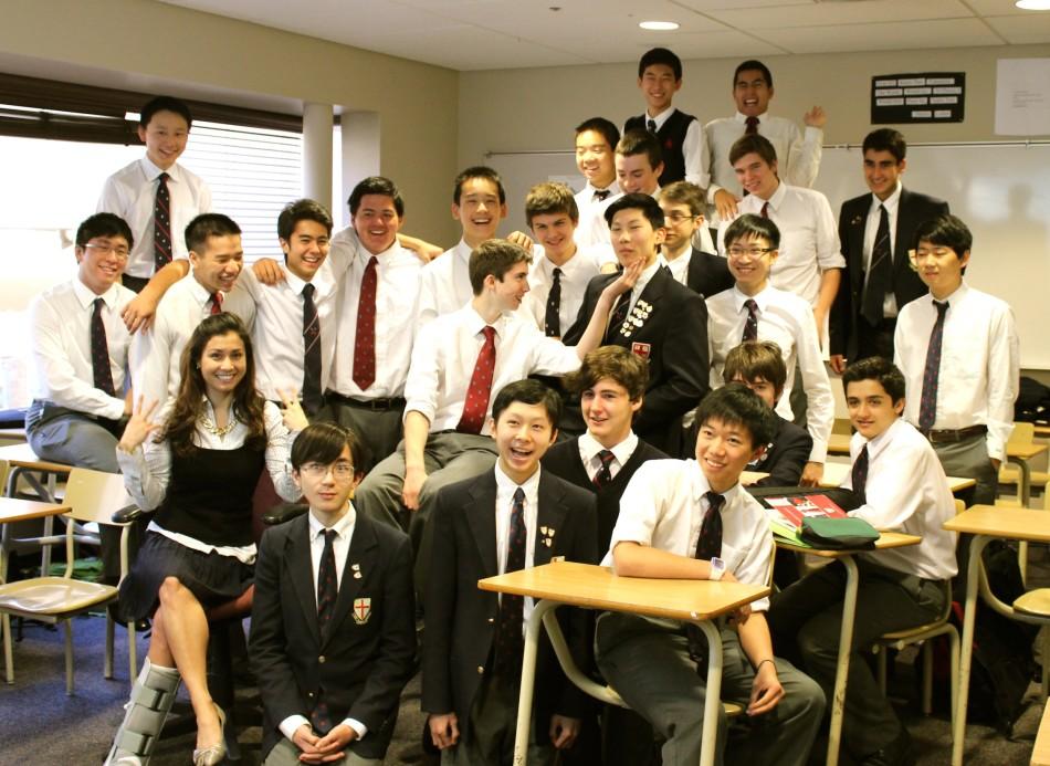 English+11+Honours+students+pose+for+their+class+photo+for+the+Prime+Minister