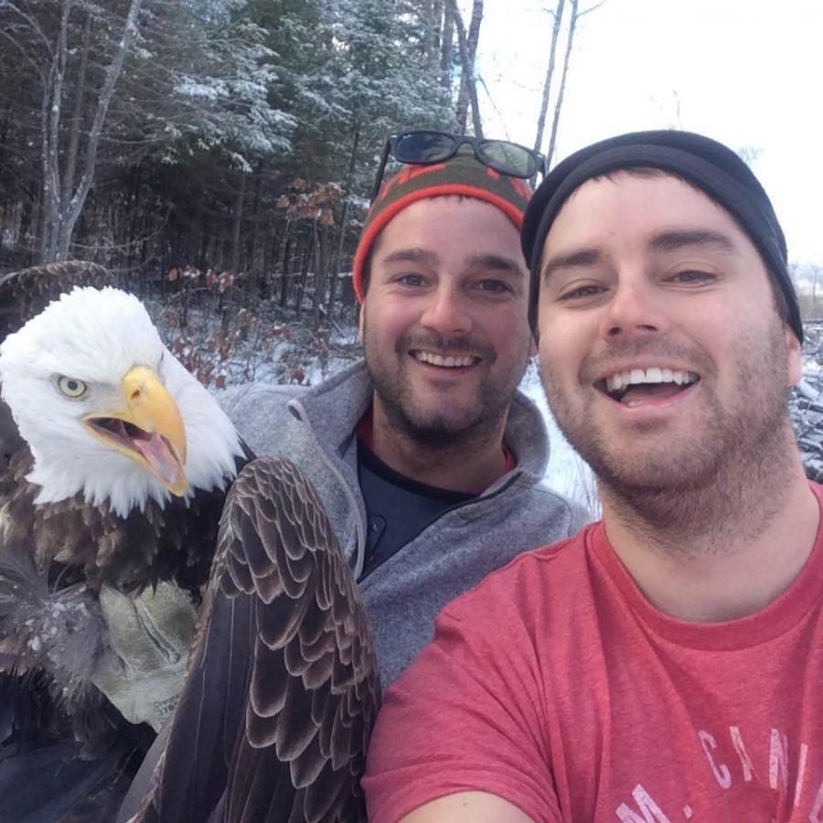 Who can imagine having a bald eagle in their selfies?