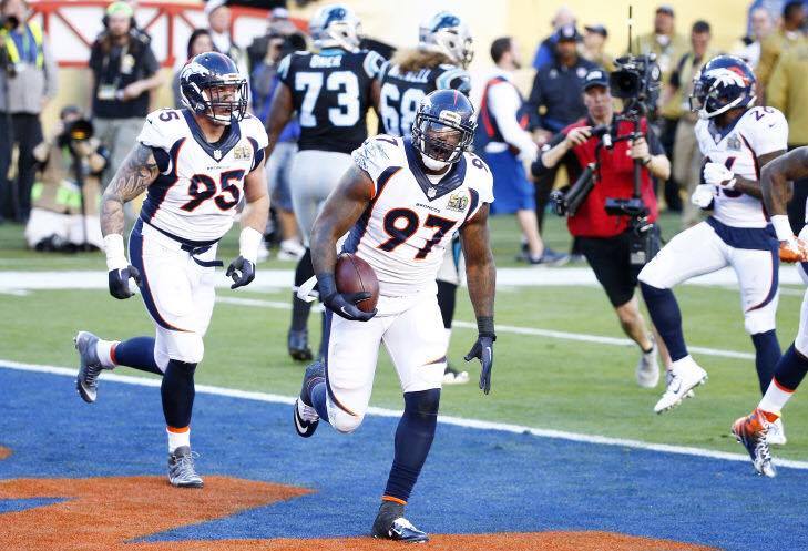 Malik Johnson (97) celebrates after he recovered the fumble in the end zone.