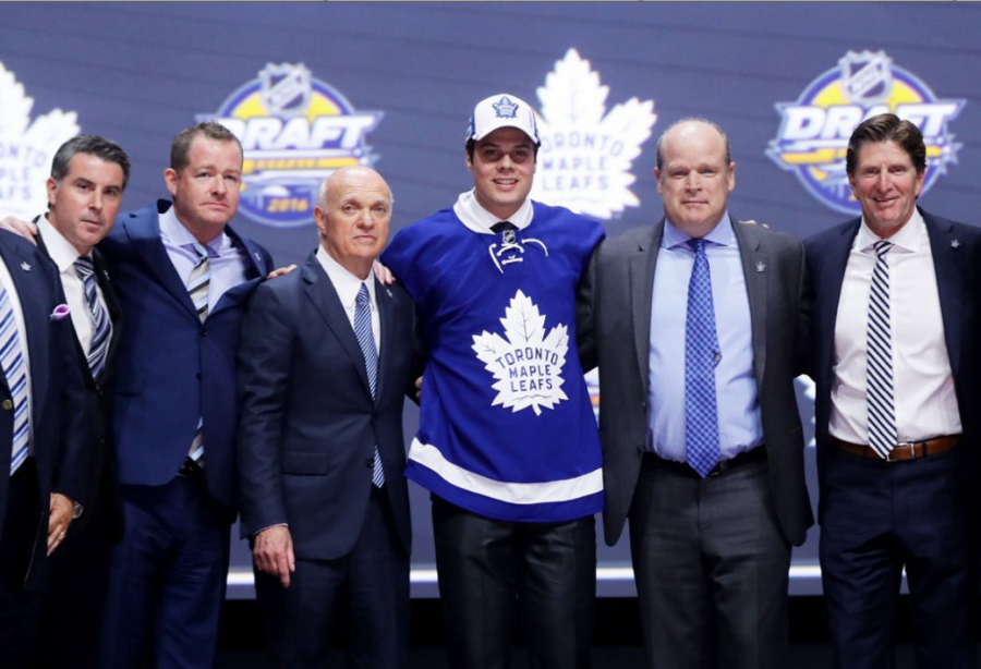 The+Toronto+Maple+Leafs+select+Auston+Matthews+with+the+first+overall+selection+in+the+NHL+Entry+Draft+