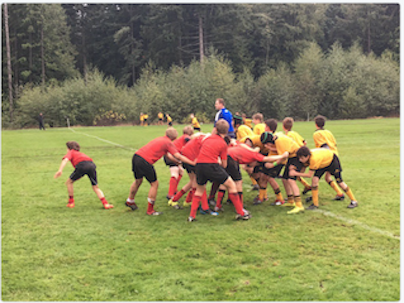 The+Grade+8+rugby+team+battles+hard+against+Shawinigan+Lake