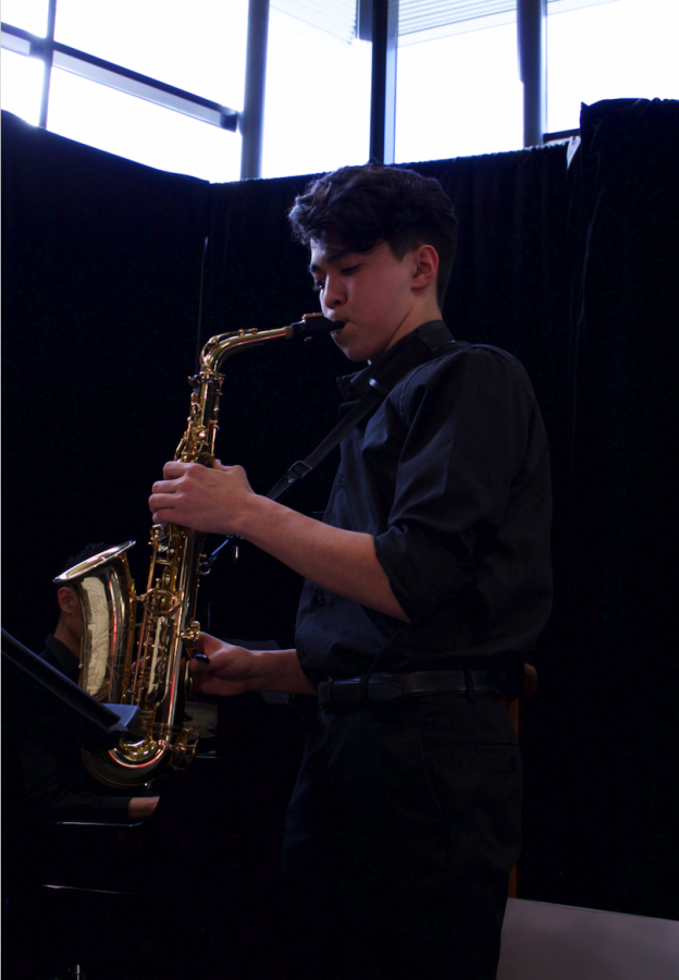 Simon Roberts, grade 12, performs a solo for “Joy Spring” by Clifford Brown in the Senior Jazz Combo performance.