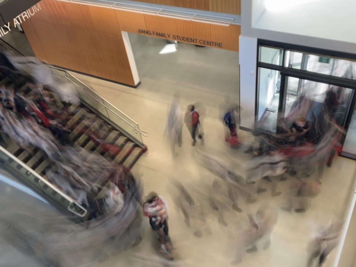 Students rushing to their second-block class.